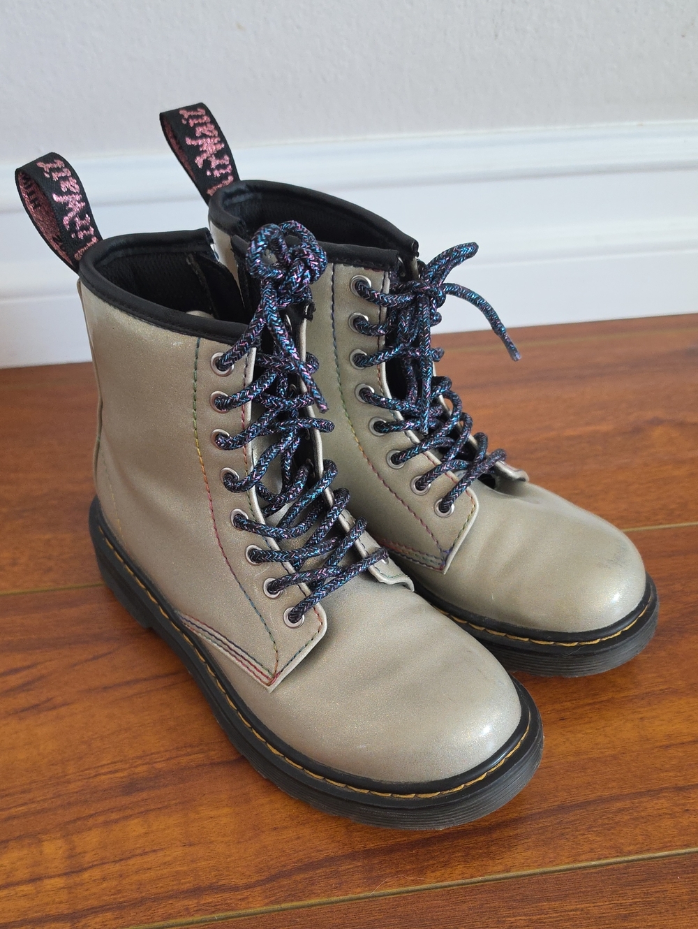 Dr. Martens Metallic Gray Lace-Up Boots with Multicolor Laces Size kids 1